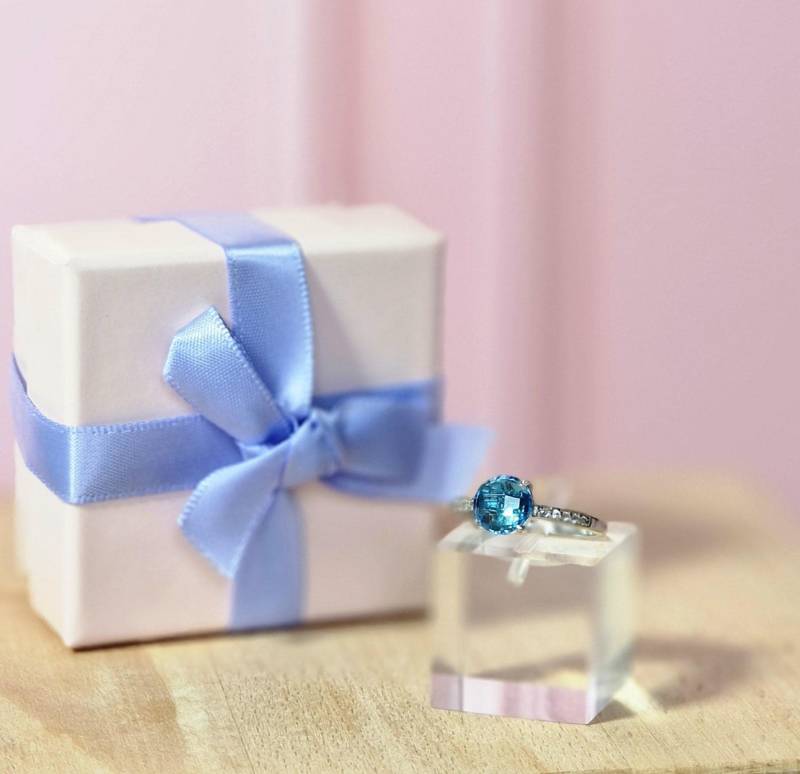 Solitärring Aus Rhodiniertem 925Er Silber Und Blauem Topas | Swiss Blue von ALEXBOKBIJOUX