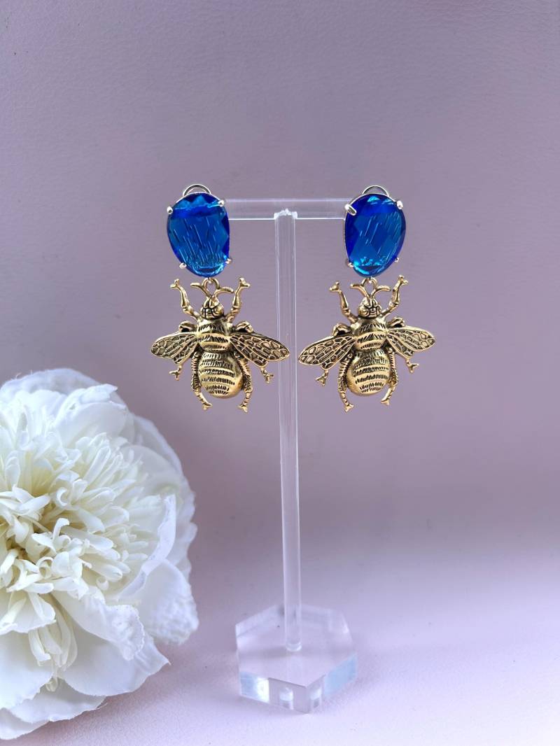 Ohrringe Bienen Mit Blauen Kristallglassteckern - Alice Goes Countryside von ALICELIKESPINK