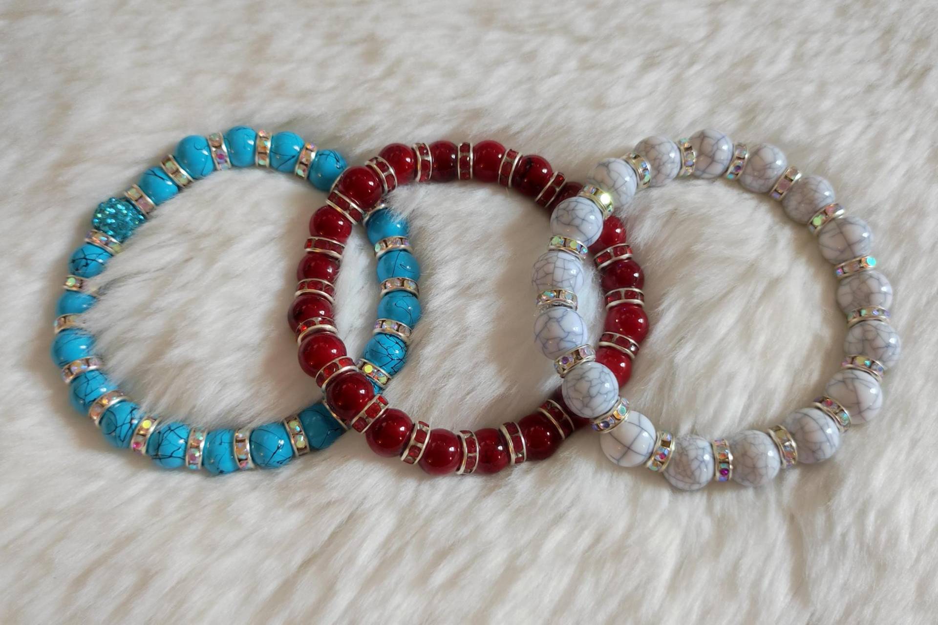 Glitzernde Perlenarmbänder von ALLIESHANDMADEJEWEL
