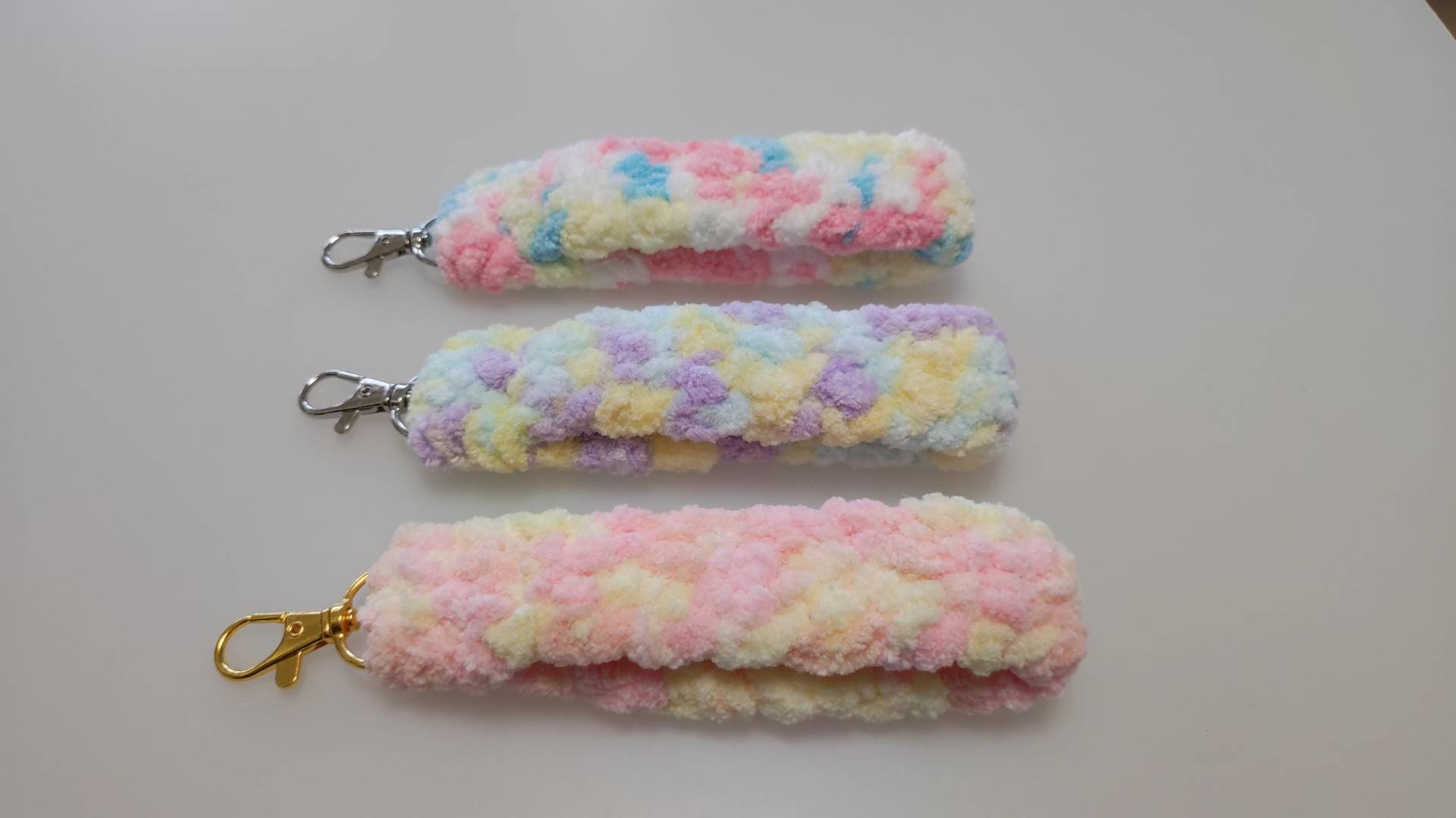 Schlüsselbänder in Pastellfarben, Bunte Schlüsselbänder, Crochet Keychains, Colorful Keychains von ALLIESHANDMADEJEWEL