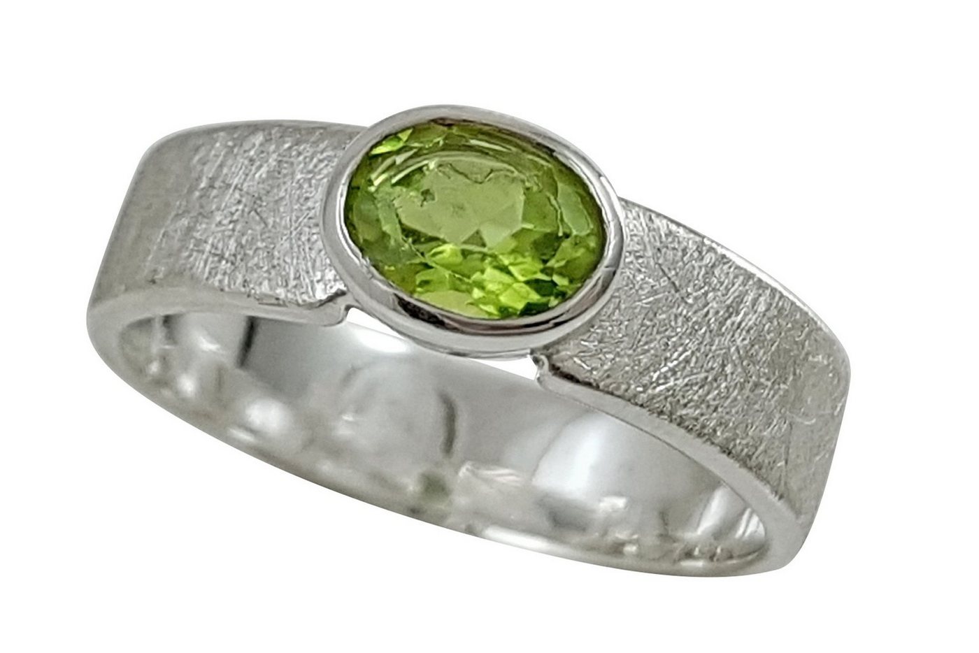 ALUNA Solitärring Bandring mit Peridot im Facettenschliff (inklusive Schmuckbox), eismattiert gebürstet - mit echtem Stein - ri0231x1 von ALUNA
