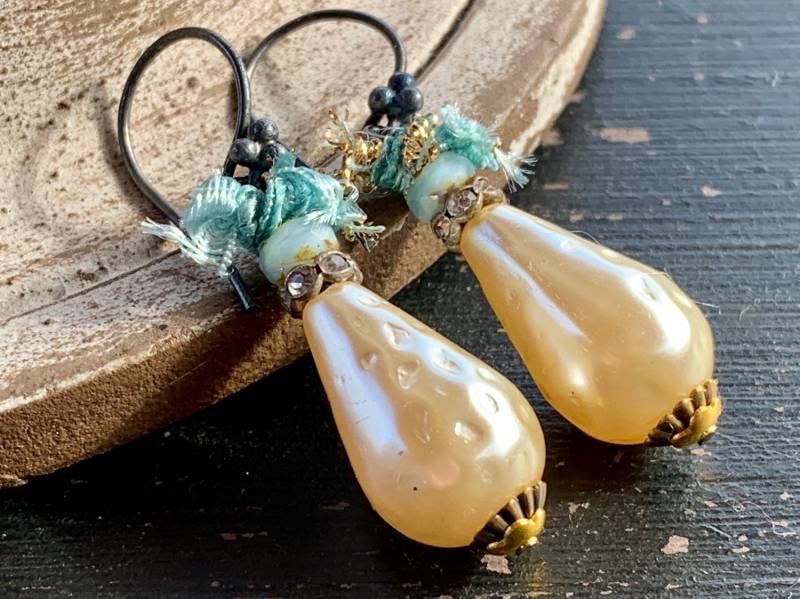 Hängende Tropfen Ohrringe Perle Elfenbein Rotkehlchen Ei Blau Boho Schmuck By Aladysbliss von ALadysBliss