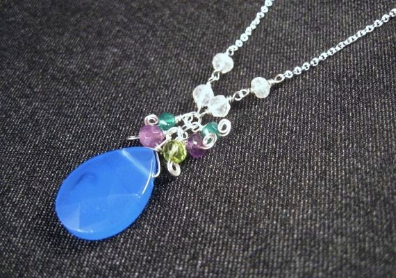 Blaue Chalcedon Halskette Mit Edelstein-Cluster in Silber von AListDesigns