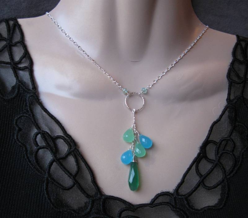 Chalcedon Tropfen Halskette in Silber Chalcedon Tropfen Halskette in Silber von AListDesigns