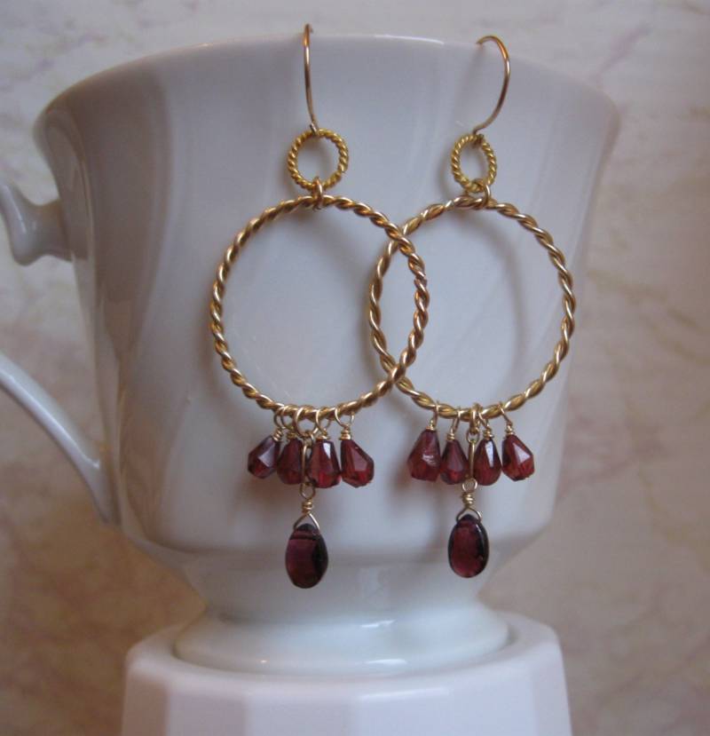 Granat Hoop Ohrringe - Gold Gefüllt, Verdrehten Ringen Granat Hoop Ohrringe - Gold Gefüllt, Verdrehten Ringen von AListDesigns