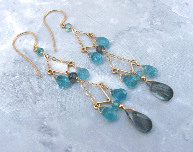 Labradorit Ohrringe Mit Apatit, Gold Gefüllt Edelsteinen Labradorit Ohrringe Mit Apatit, Gold Gefüllt Edelsteinen von AListDesigns
