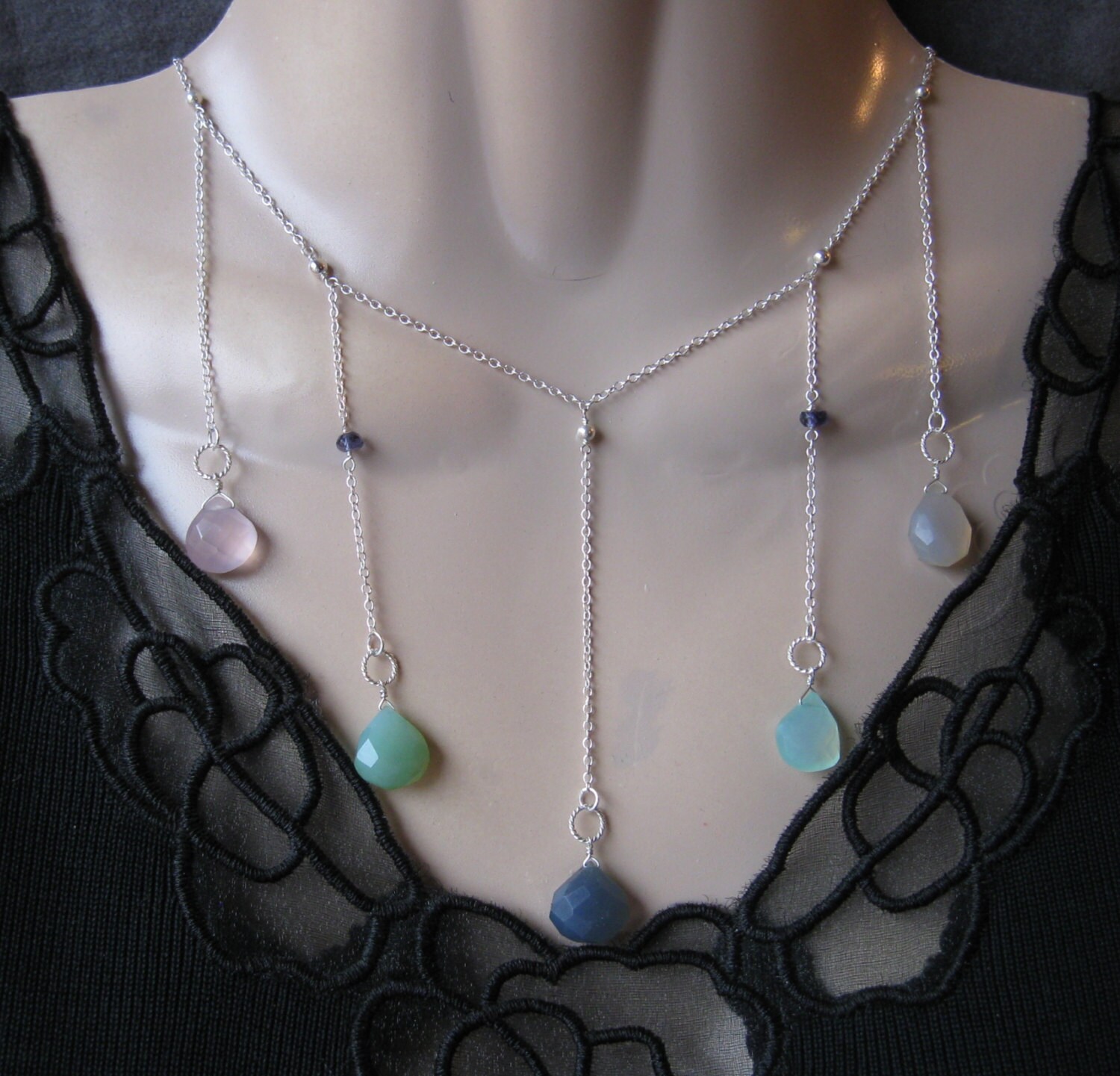 Multi Drop Kette Mit Chalcedon in Silberfassung von AListDesigns