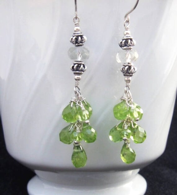 Peridot-Cluster-Ohrringe Mit Grünen Amethyst in Silber von AListDesigns