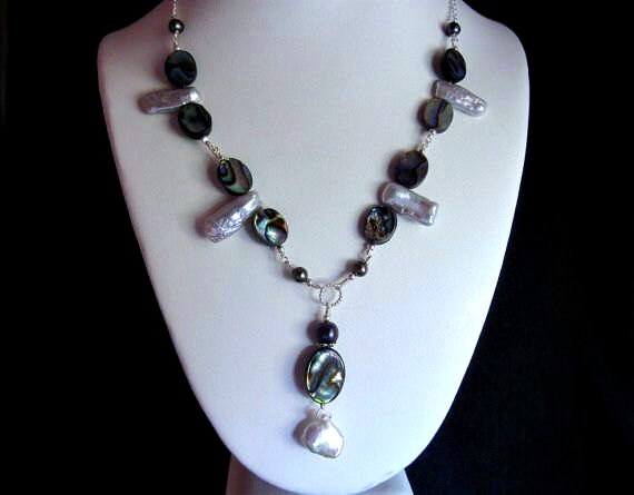 Seeohren Drop Halskette Mit Perlen in Silber von AListDesigns