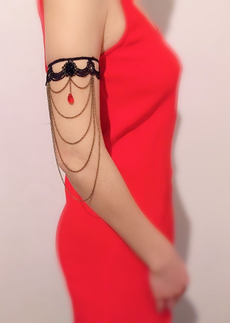 Schwarzes Spitzenarmband Und Vintage-Retro-Bronzekette von ALittleDiary