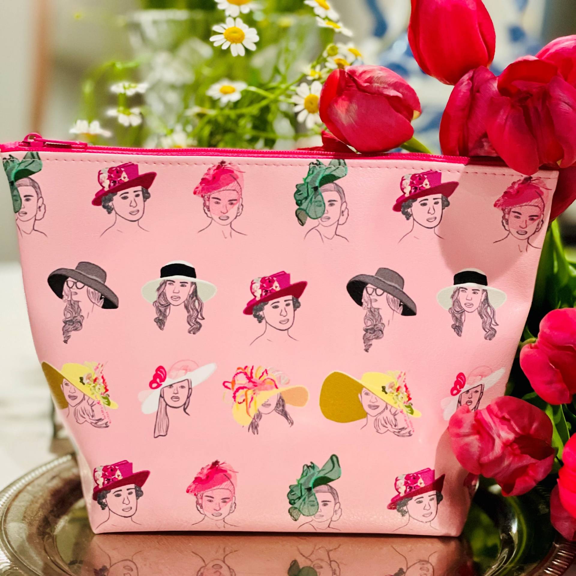 Derby Hats Vegan Leder Beutel | Kunstbedarf-Beutel Schminktasche| Reisebeutel Federmäppchen| Reißverschlusstasche Derby Hats Vegan Leder Beutel | Kunstbedarf-Beutel Schminktasche| Reisebeutel Federmäppchen| Reißverschlusstasche von ALittleScriptLLC