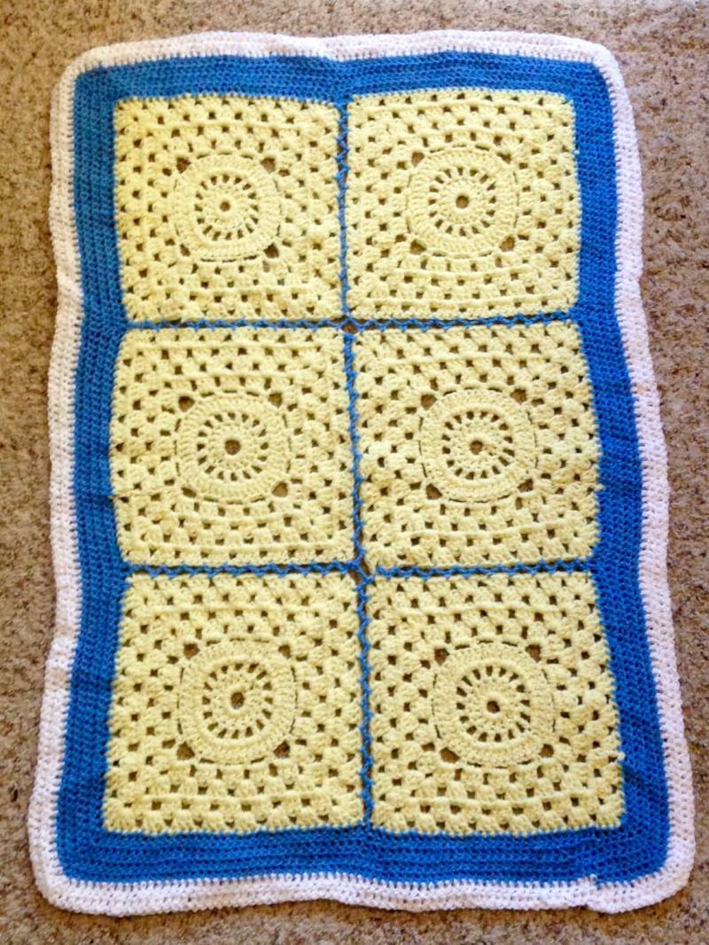 Gelbe & Blaue Babydecke Gelbe & Blaue Babydecke von ALostArtForm