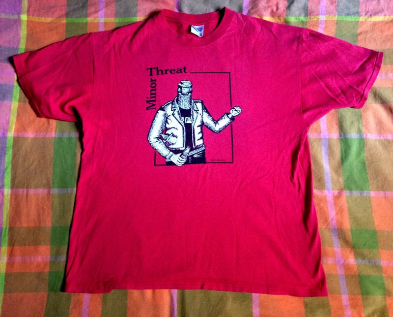 Vintage T-Shirt Geringe Bedrohung Vintage T-Shirt Geringe Bedrohung von AMANDALXXXIV