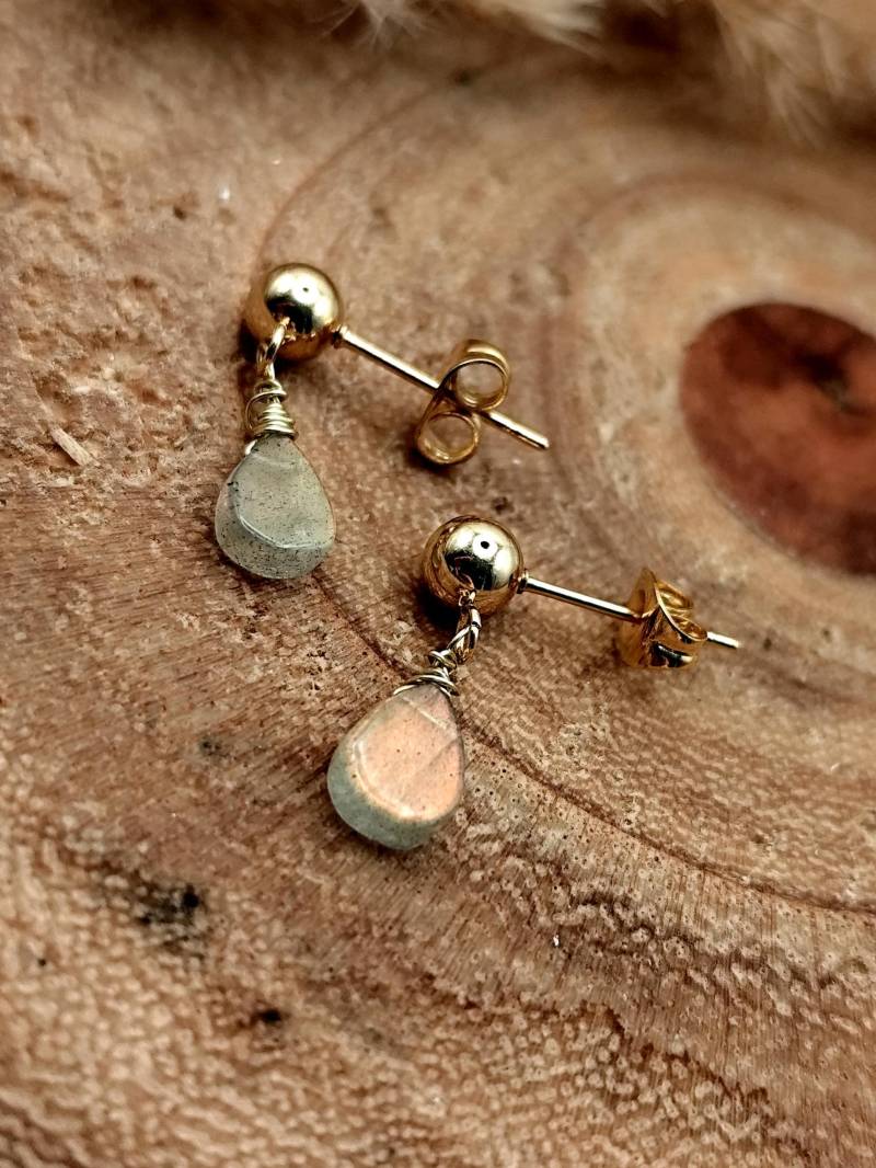 Ohrstecker, Damen Ohrringe, Labradorit Anhänger, Edelstein - Schmuck, Blau, Grün Schlimmer, Edelstahl , 2 cm Lang 8 Mm Naturstein Tropfen von AMANOgioielleria