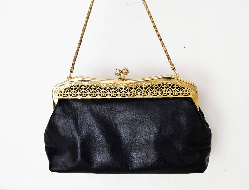 Mini-Schwarz-Leder-Handtasche Gold-Verschluss-Party-Geldbeutel von AMAPOLAvintageFinds