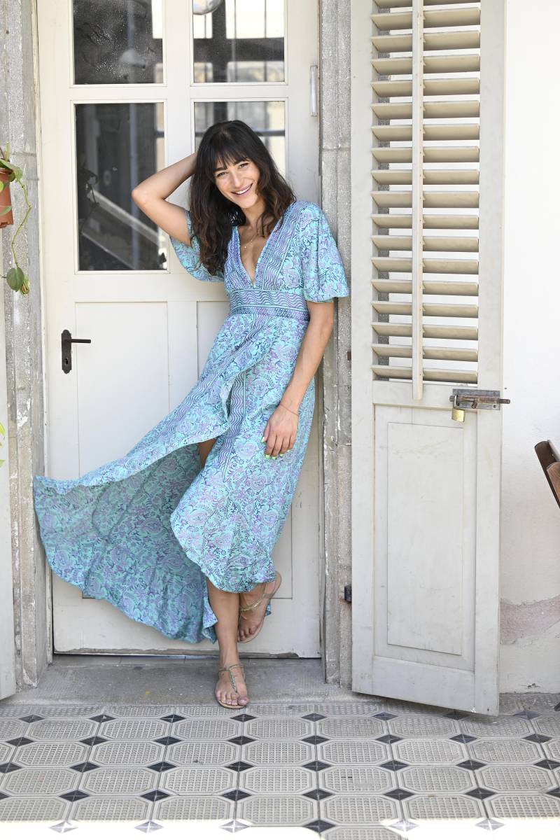 Elegantes Boho Kleid | Blumen Bedrucktes Sommerkleid Offener Rücken Kurzarm Mit Tiefem V-Ausschnitt, Fließenden Ärmeln Und Hohem Beinschlitz von AMAYAbyML