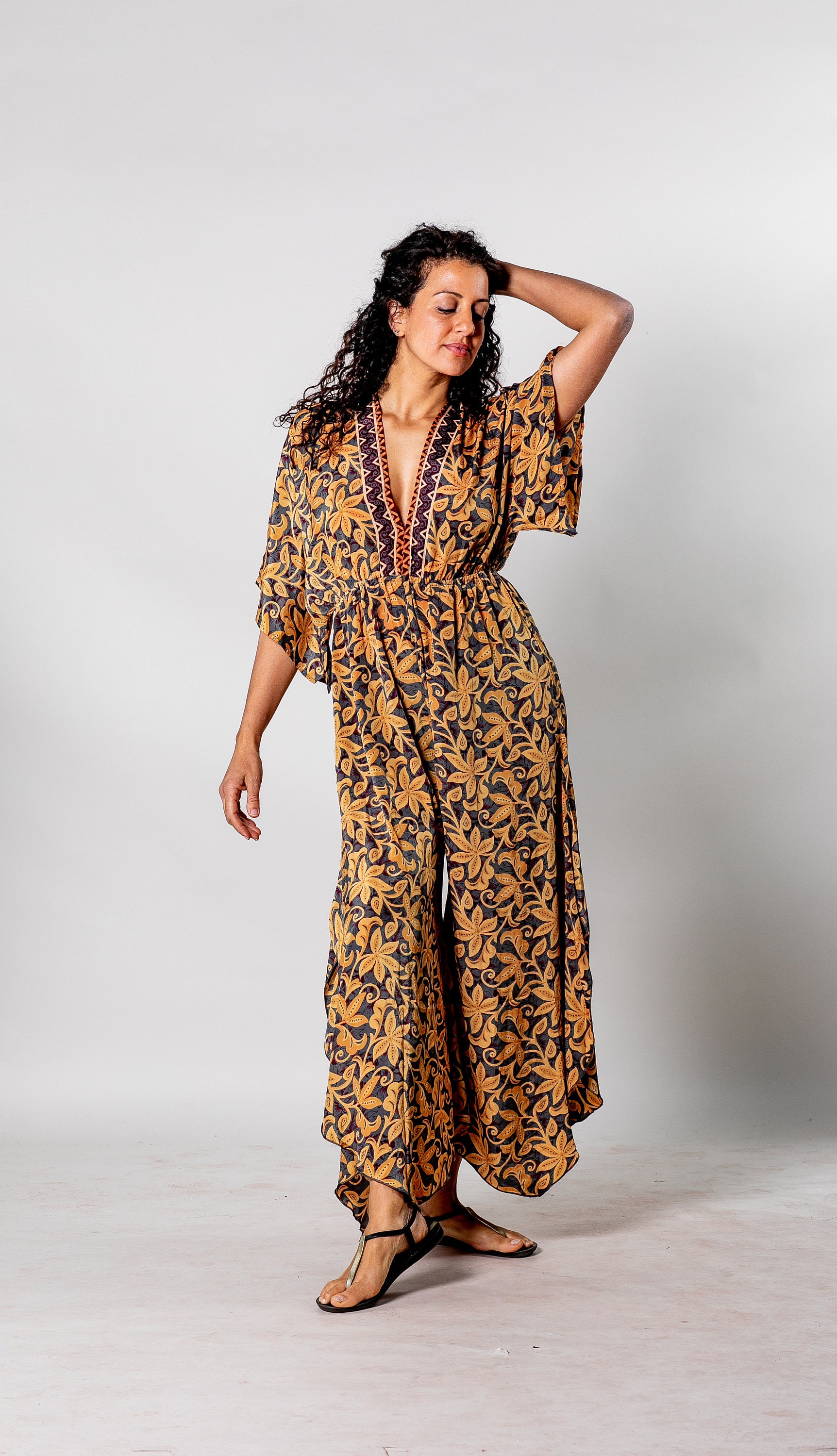 Langer Boho-Overall Für Damen | Tiefer V-Ausschnitt Offener Rücken Insgesamt Weite Beine Overall Boho Kleidung Hose Mit Weiten Beinen Hippie von AMAYAbyML