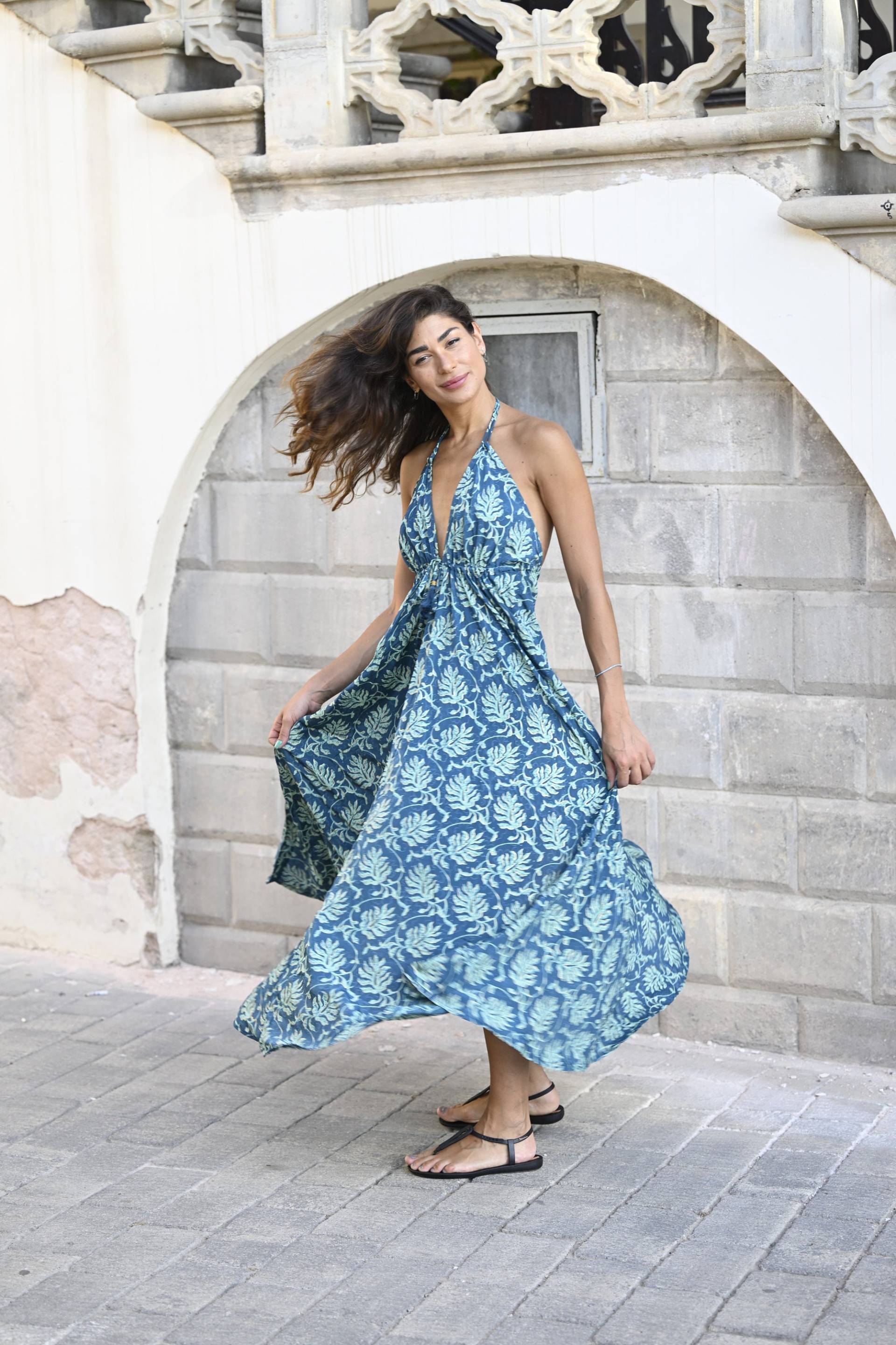 Langes Boho Sommer Neckholder Kleid in Wunderschönem Blätter Print Langes Boho Sommer Neckholder Kleid in Wunderschönem Blätter Print von AMAYAbyML