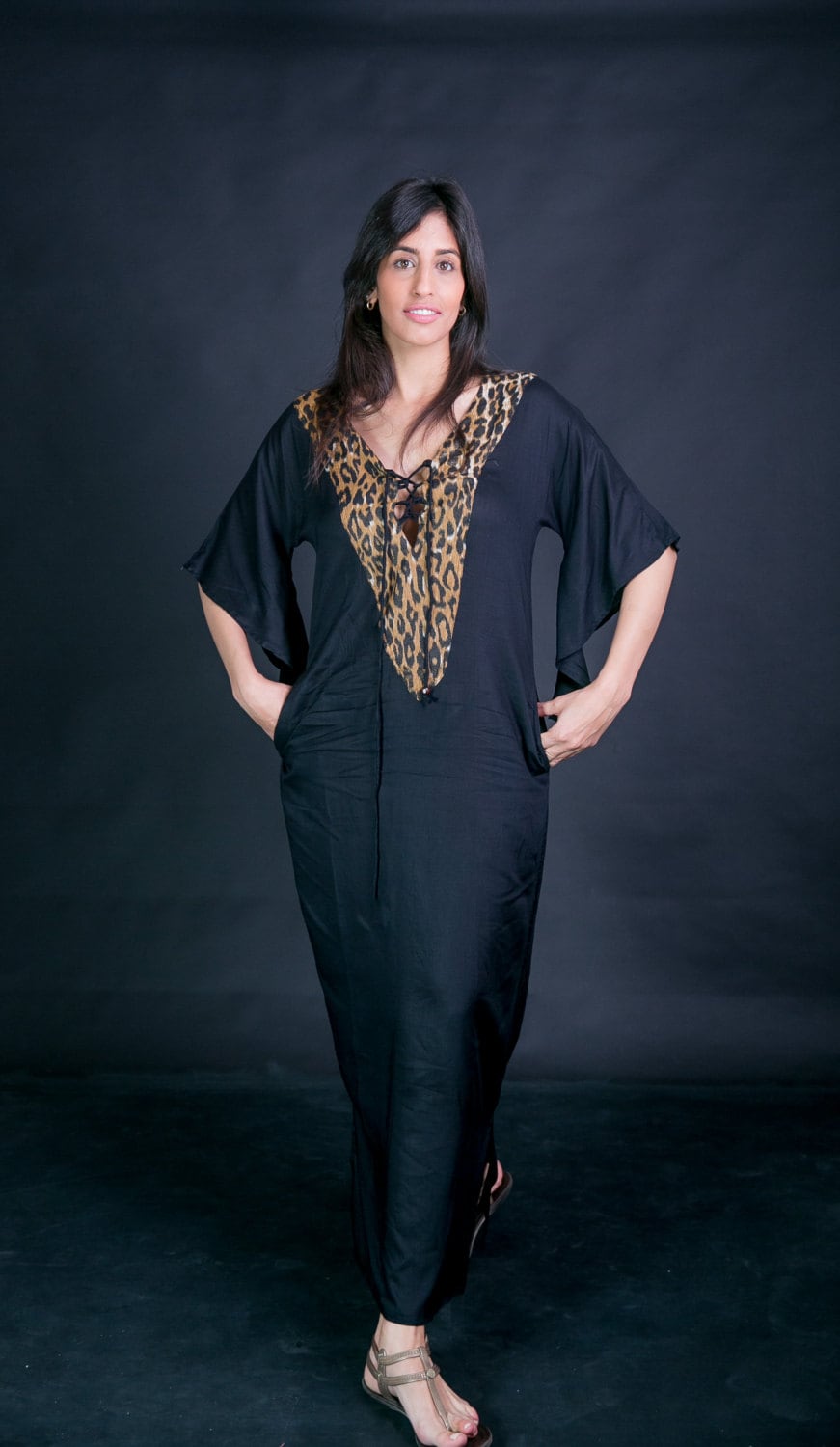 Schwarzer Kaftan Mit Leopardenmuster | Boho Kleid Taschen Maxi Schwarzes Lange Damenkleider Chic Mittelalterliches Schwarzer Kaftan Mit Leopardenmuster | Boho Kleid Taschen Maxi Schwarzes Lange Damenkleider Chic Mittelalterliches von AMAYAbyML