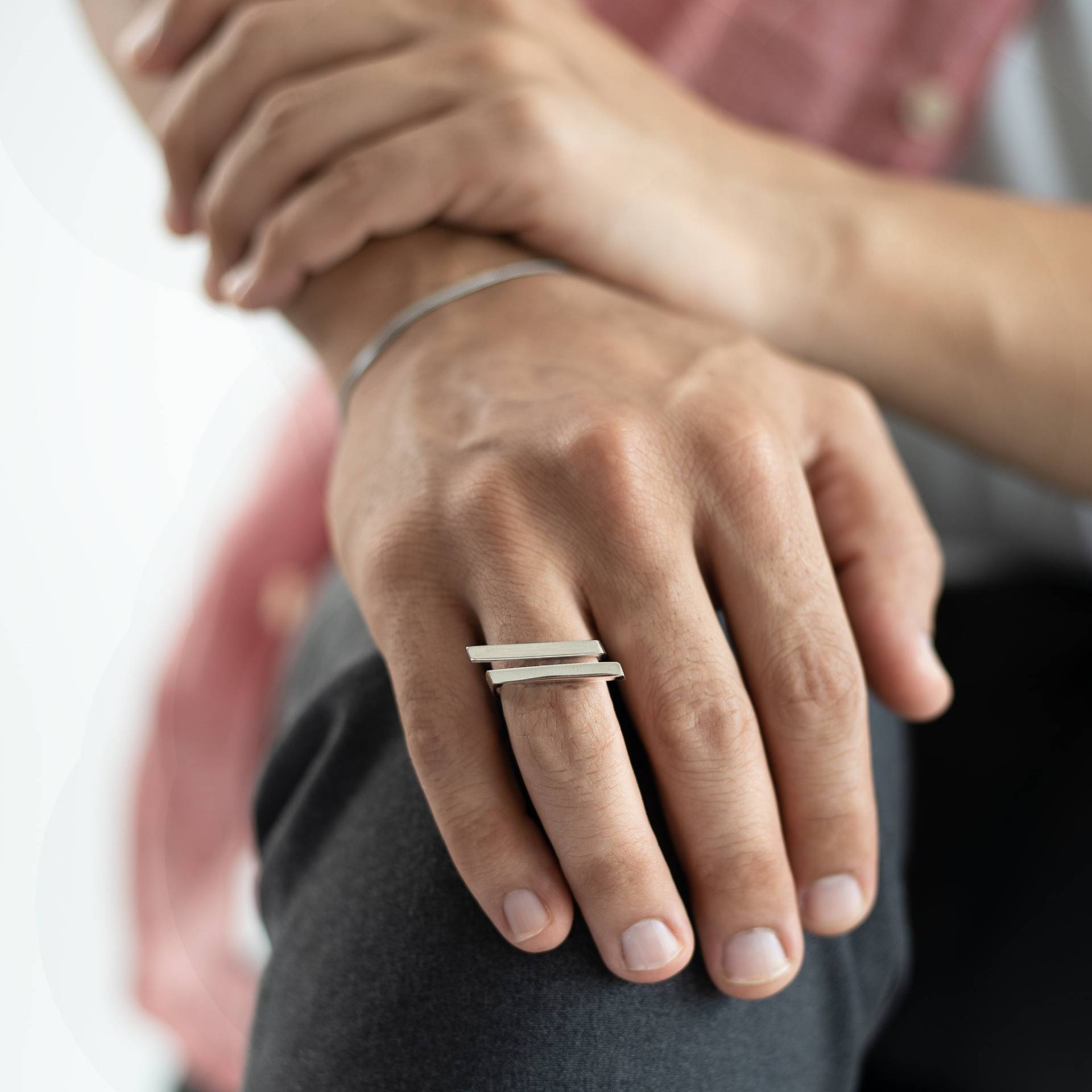 Weiß Silber Double Bar Ring, Statement Herrenring, Geschenk Für Ihn, Sie, Minimalistisch, Handwerklich Gefertigt, Einzigartig, Mutig Weiß Silber Double Bar Ring, Statement Herrenring, Geschenk Für Ihn, Sie, Minimalistisch, Handwerklich Gefertigt, Einzigartig, Mutig von AMENForever