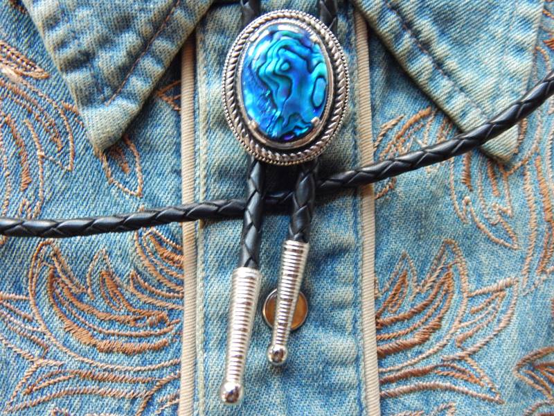 Blaue Abalone Bolokrawatte Hochzeit-Hochzeits-Bootlace-Krawatte Aus Silberfarbenem Metall von AMERICANMAGIC