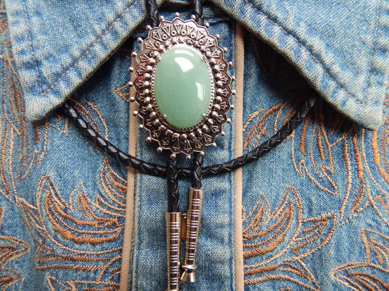 Grüne Aventurin-Bolo-Krawatte Silberfarbene Western-Schnürsenkel-Krawatte von AMERICANMAGIC