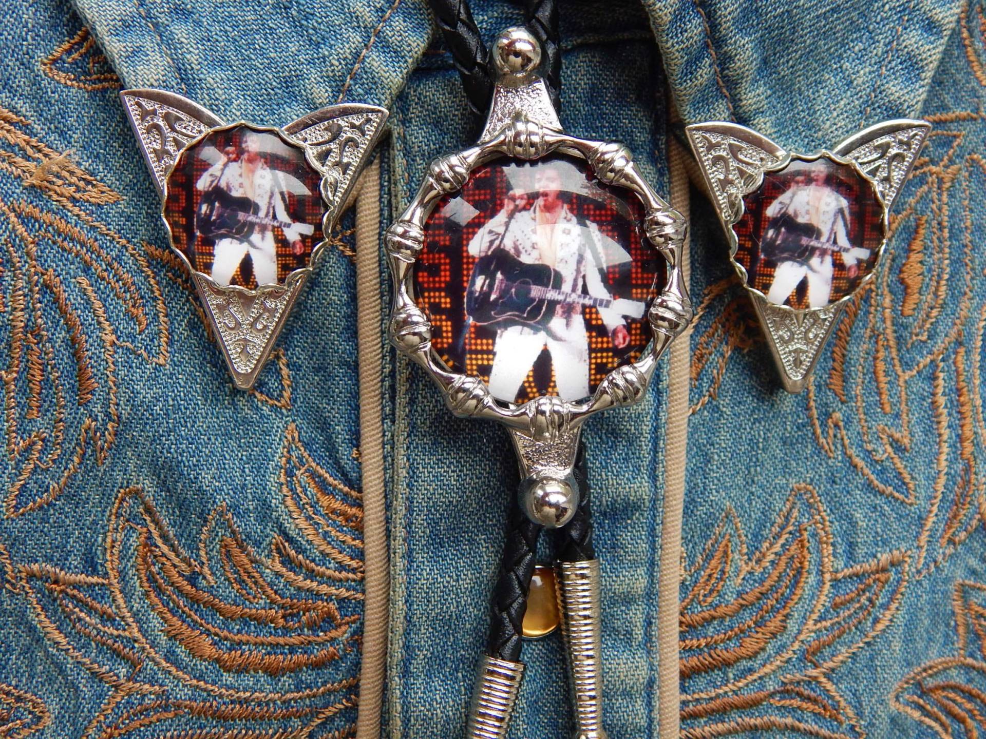 Neue Exklusive Elvis Presley Bolo Bootlace Krawatte Und Kragen Spitzen Set Silber Farbe Metall Hochzeit Bräutigam Damen Herren von AMERICANMAGIC