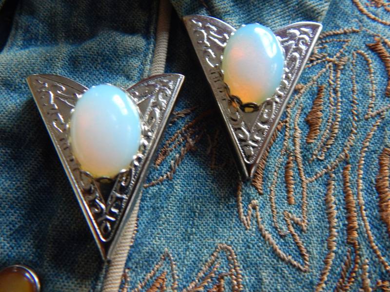 Opalite Kristall Collar Tips Silber Oder Gold Metal, Western Style von AMERICANMAGIC