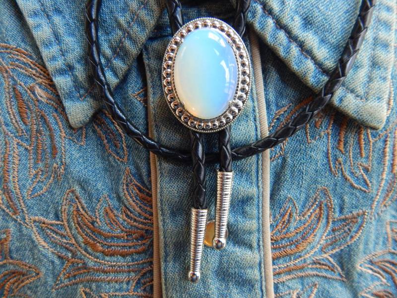 Opalith Bolo Tie Silberne Metall-Hochzeits-Bootlace-Krawatte von AMERICANMAGIC