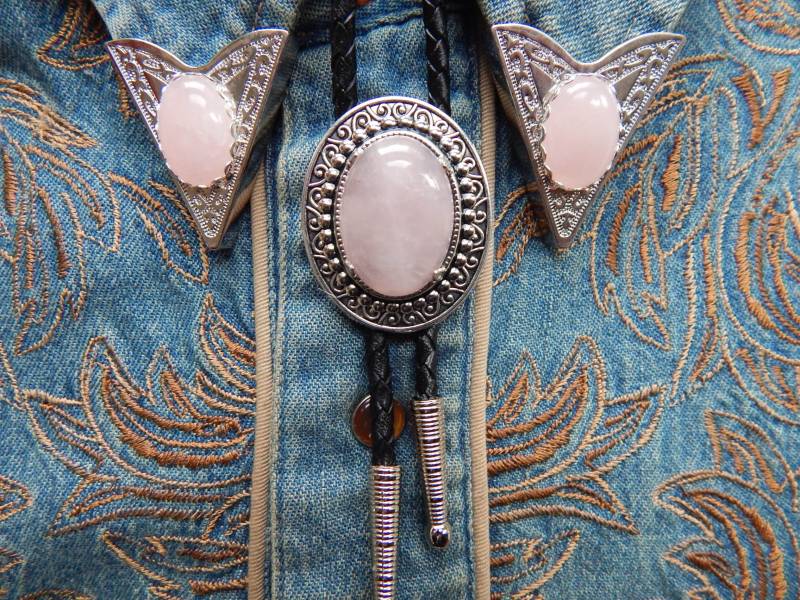 Rosenquarz Bolo Tie & Collar Tips Set Silber Metall Hochzeitsschmuck von AMERICANMAGIC