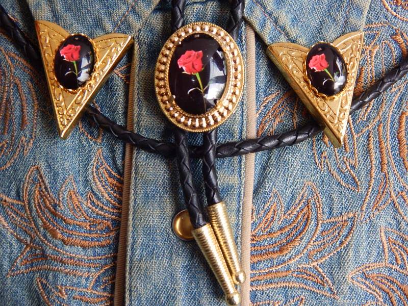 Rote Rose Krawatte & Kragenspitze Im Set Gold Western-Hochzeit von AMERICANMAGIC