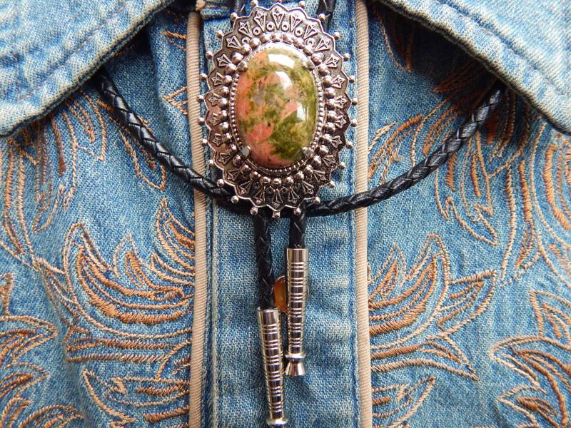 Unakit Stein Bolo Tie Silber Metall Western Bootlace Krawatte von AMERICANMAGIC