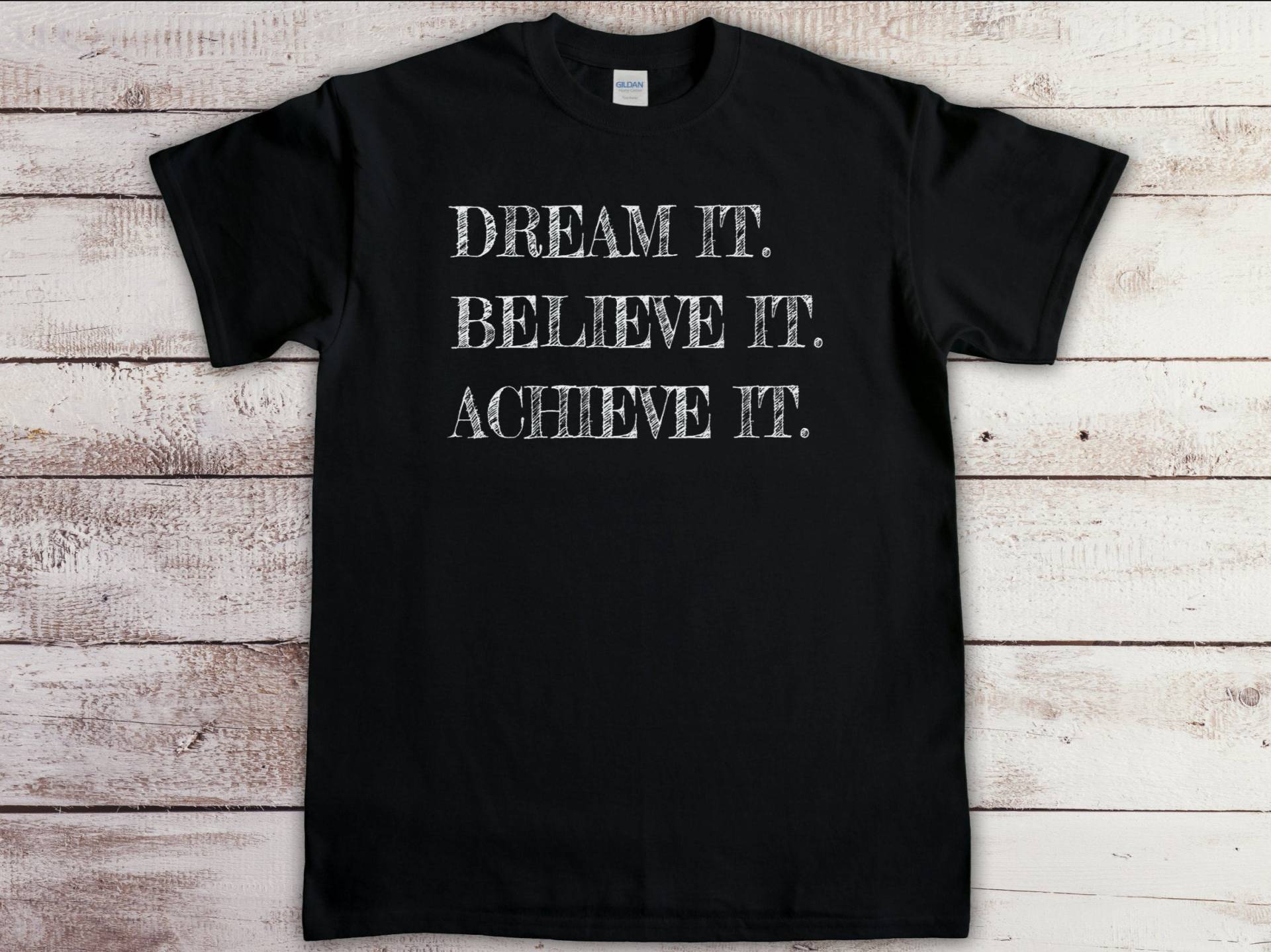 Dream It, Beleive Acheive It T-Shirt, Inspiration Tshirt, Motivationsshirt, Positive Vibes Only, Inspirierende Sprüche Dream It, Beleive Acheive It T-Shirt, Inspiration Tshirt, Motivationsshirt, Positive Vibes Only, Inspirierende Sprüche von AMFApparel