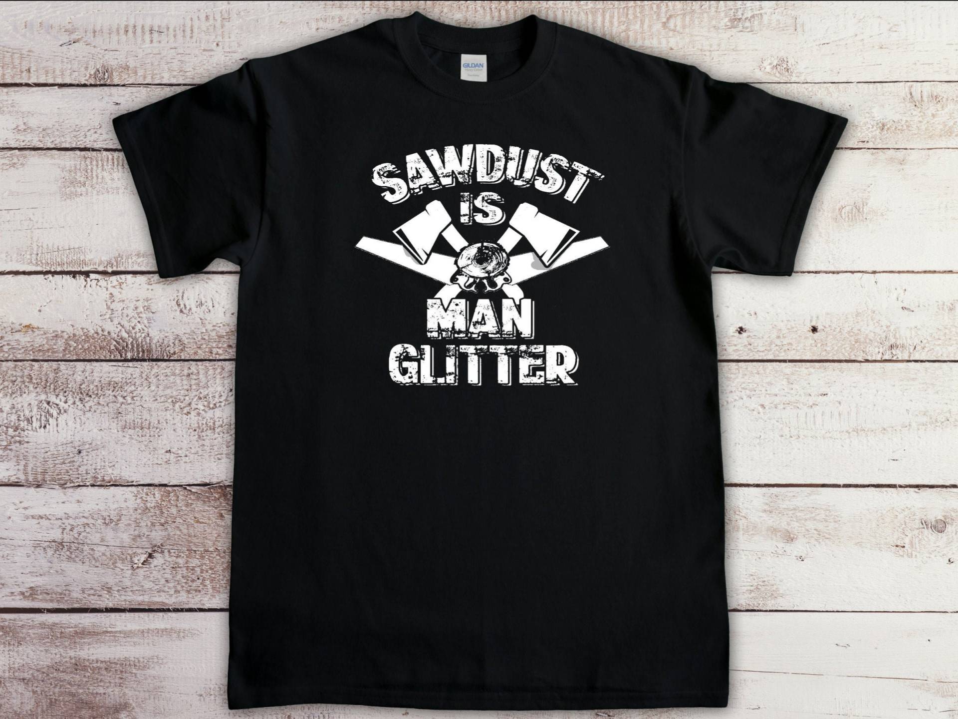 Sägemehl Ist Mann Glitzer, Lustiges Tischler T-Shirt, Geschenk Für Papa, Holzarbeiter Shirt, Geschenk, Holzfäller Tshirt, Glitzer Shirt Sägemehl Ist Mann Glitzer, Lustiges Tischler T-Shirt, Geschenk Für Papa, Holzarbeiter Shirt, Geschenk, Holzfäller Tshirt, Glitzer Shirt von AMFApparel