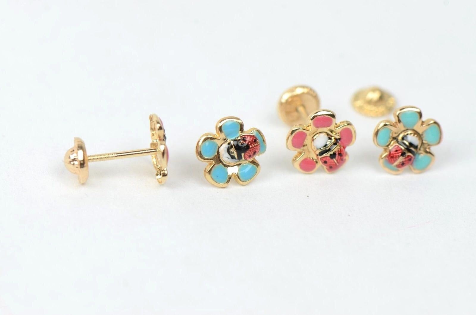 14K Gelb Gold Baby Emaille Blume Mit Red Lady Bug Ohrringe Screw Back von AMJEWELRYNYC