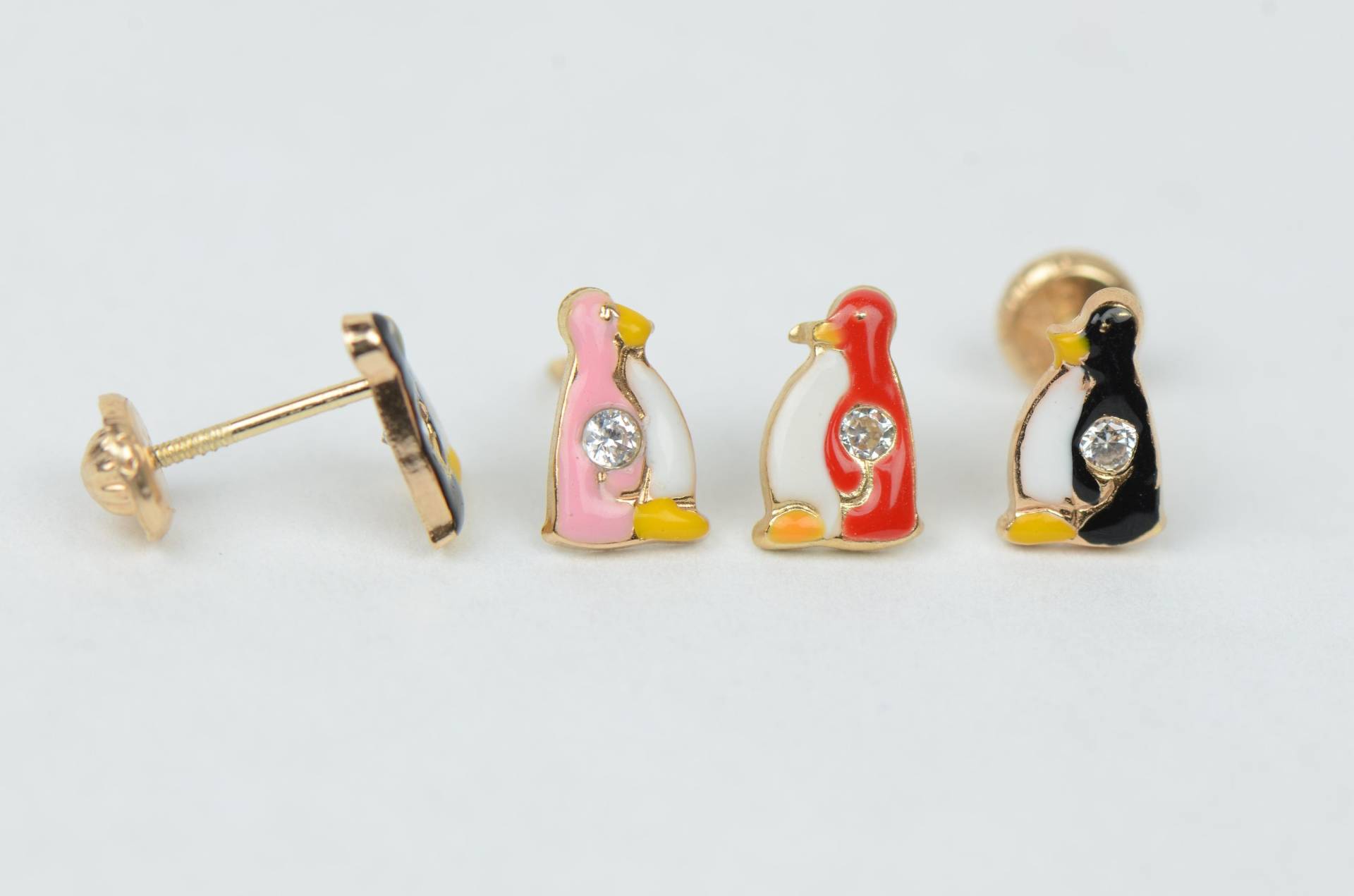 14K Gelb Gold Baby Emaille Pinguin Ohrringe Mit Screw Back von AMJEWELRYNYC