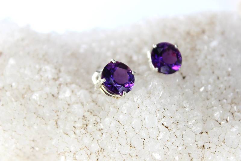 Amethyst Runde Medium-Bolzen, Sterling Silber Amethyst Runde Medium-Bolzen, Sterling Silber von AMORco