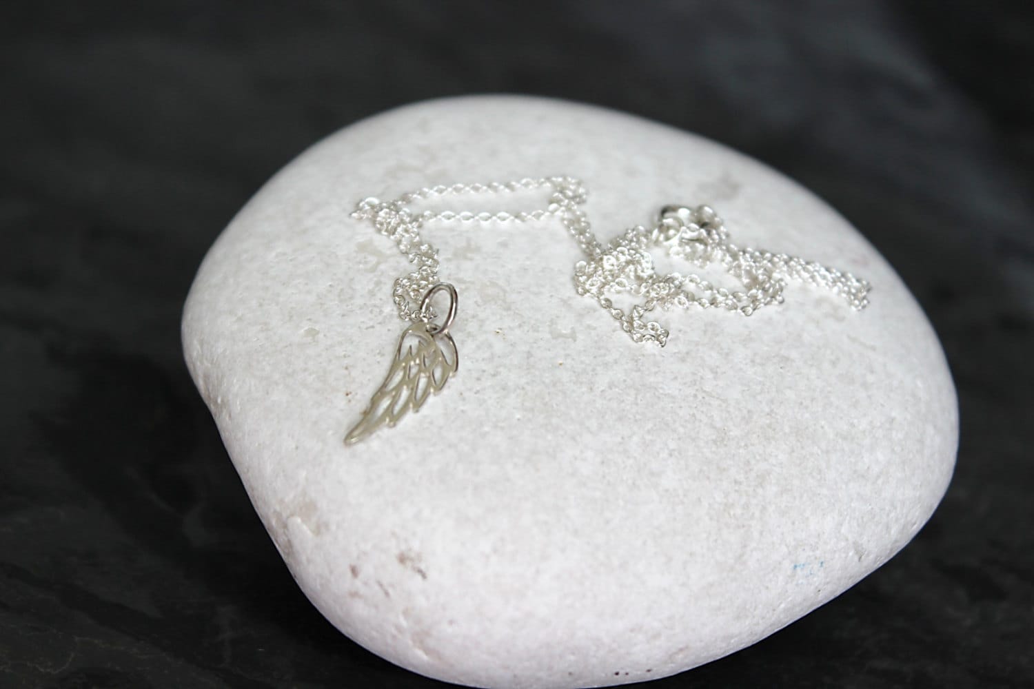 Angel Wing Charm Halskette, Sterling Silber Angel Wing Charm Halskette, Sterling Silber von AMORco