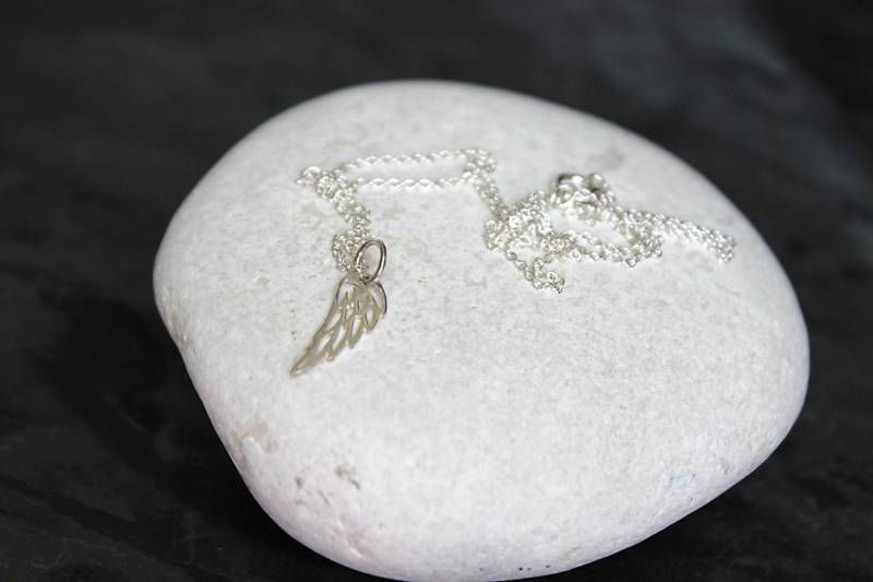 Angel Wing Charm Halskette, Sterling Silber Angel Wing Charm Halskette, Sterling Silber von AMORco