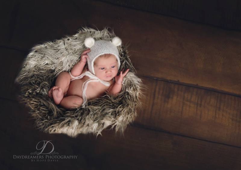 Neugeborenen Mohair Bärenmütze, Baby Fotografie Vintage Requisite von AMOSandSAWYER