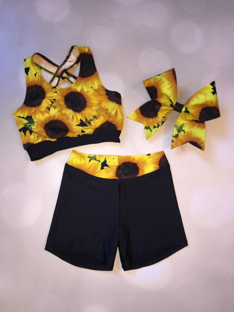 Das "Sweet Sunflower" Crop Top Sport Bh, Spandex Shorts Und Optional Passende Cheer Bow/Set Gymnastik Tanzkleidung von AMPtActivewear