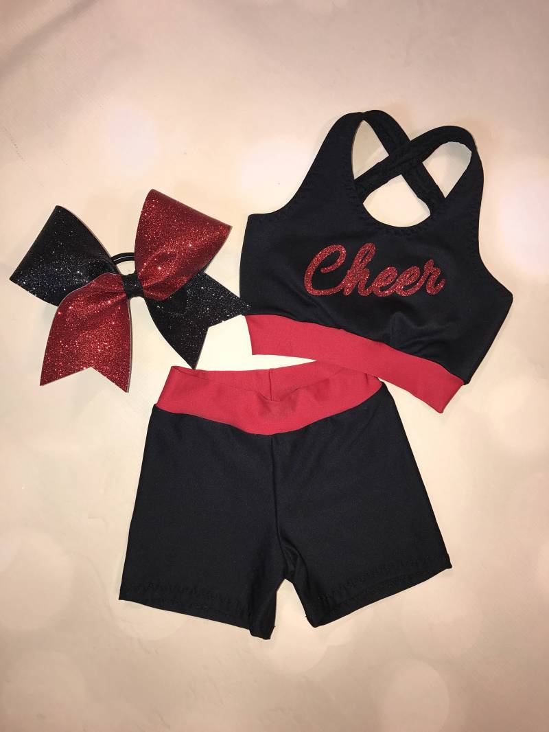 Die "Lynsey" Girls Dancewear Sport-Bh, Shorts Und Optional Passende Cheer Bow Anpassbare Personalisierte Set Dance Outfit von AMPtActivewear
