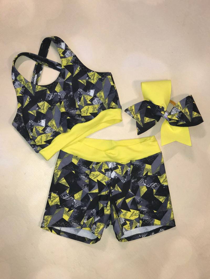 Die "Tops" Crop Top X Rücken Sport-Bh, Spandex Shorts Und Optional Passende Cheer Bow/Bh Mädchen Dancewear Praxis Tragen von AMPtActivewear