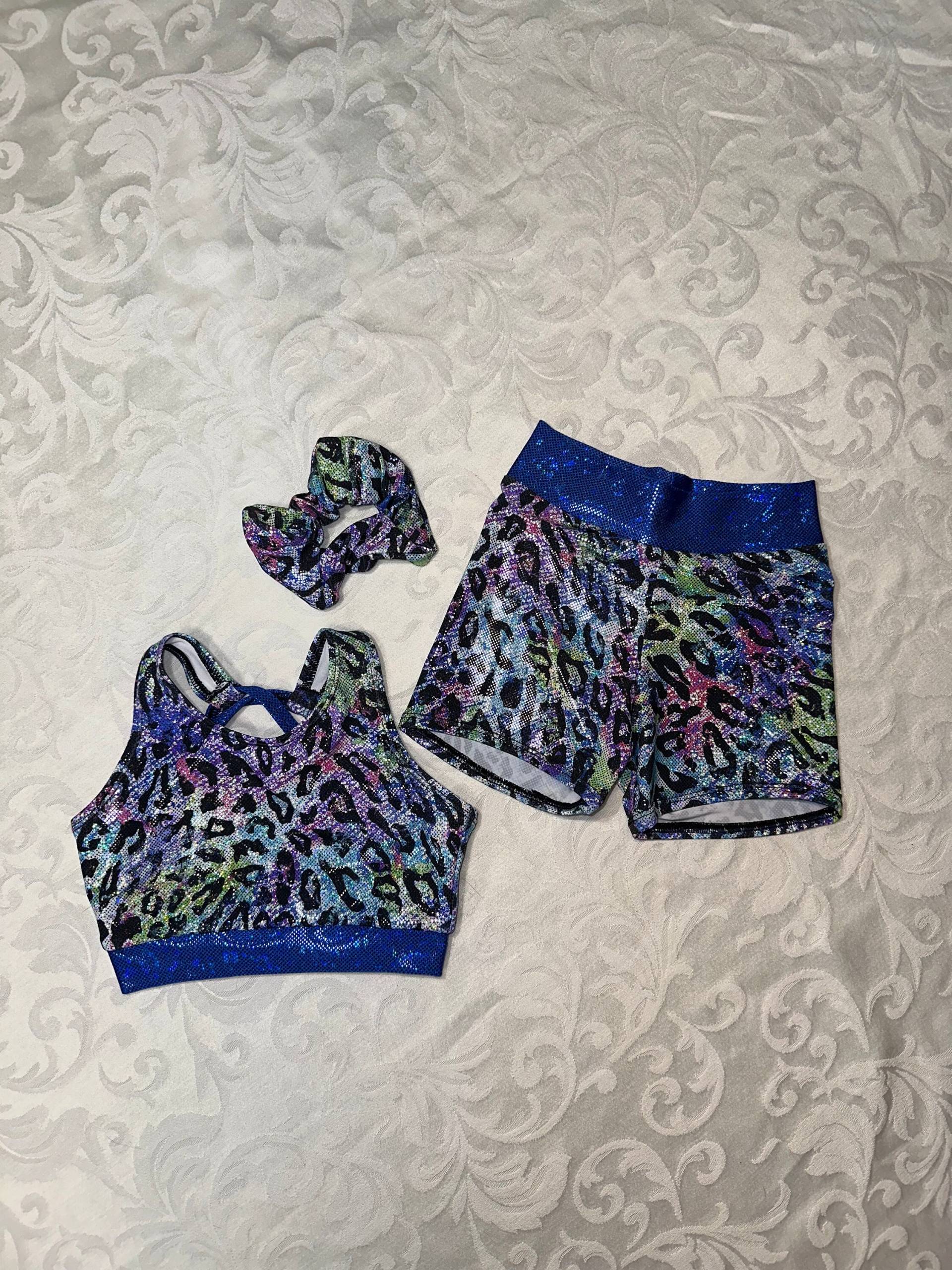 Versandfertig, Mädchen Kleine Sport-Bh, Shorts Und Passender Scrunchie Girls Dancewear Jubeln Sport-Bh Passendes Set Versandfertig, Mädchen Kleine Sport-Bh, Shorts Und Passender Scrunchie Girls Dancewear Jubeln Sport-Bh Passendes Set von AMPtActivewear