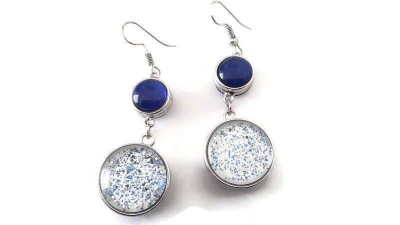 Ohrringe Mit 4 Blau-Weißen Glitzer-Druckknöpfen von AMRCreas