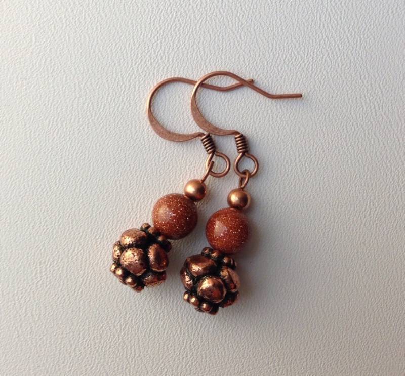 Antik Kupfer Bali-stil-Ohrringe Mit Heishi Perlen Antik Kupfer Bali-stil-Ohrringe Mit Heishi Perlen von AMRossJewelry