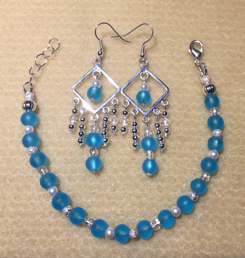 Blaue Seeglas Perlen Armband Und Ohrringe Set Blaue Seeglas Perlen Armband Und Ohrringe Set von AMRossJewelry