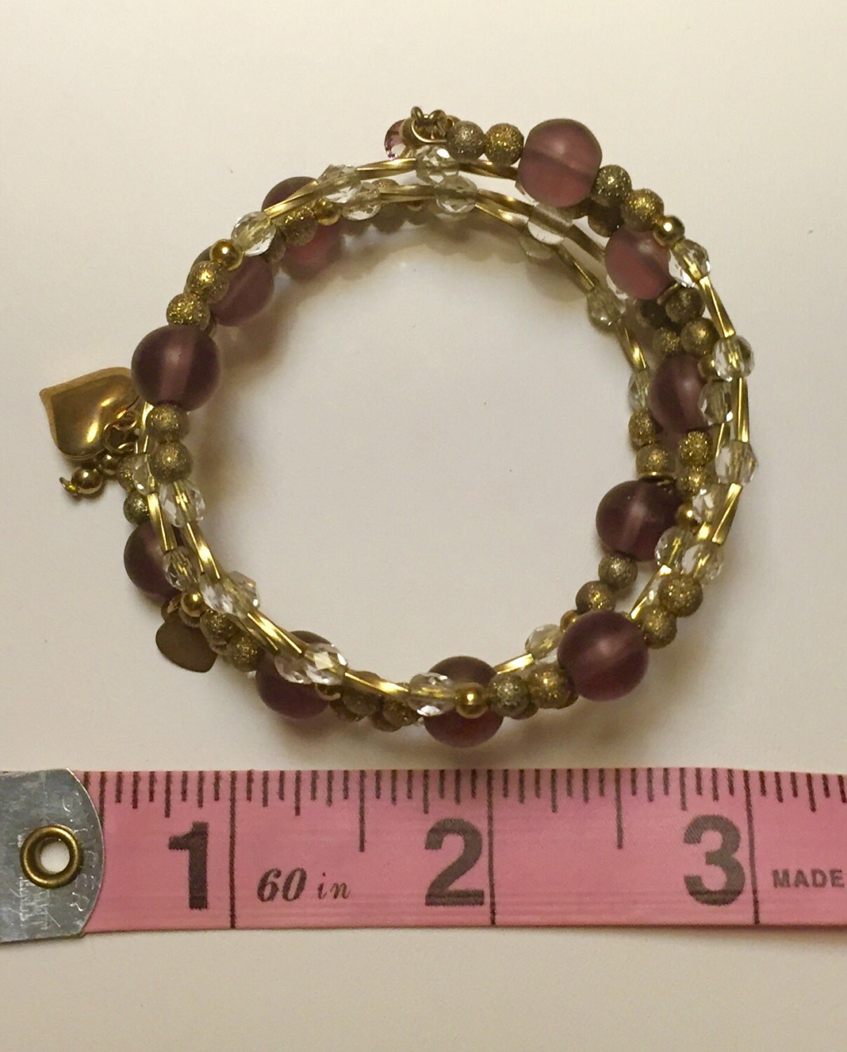 Dehnbares Armband Lila Seeglas von AMRossJewelry