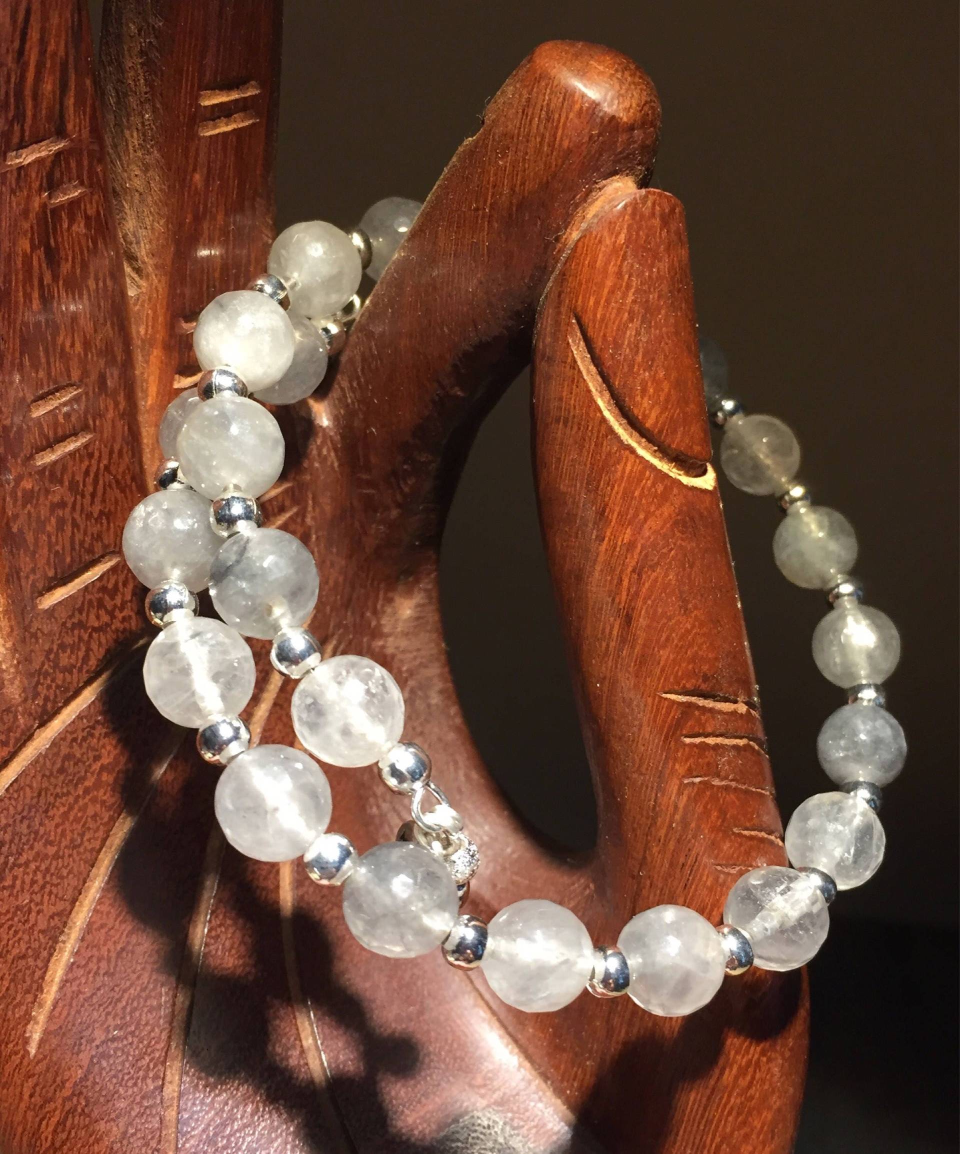 Grau/Weiß Wirbel Perlen Memory Wire Armband von AMRossJewelry