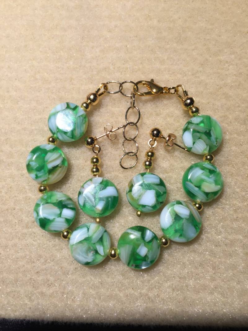 Hellgrün Und Mutter Der Perle Armband Ohrring-Set Hellgrün Und Mutter Der Perle Armband Ohrring-Set von AMRossJewelry